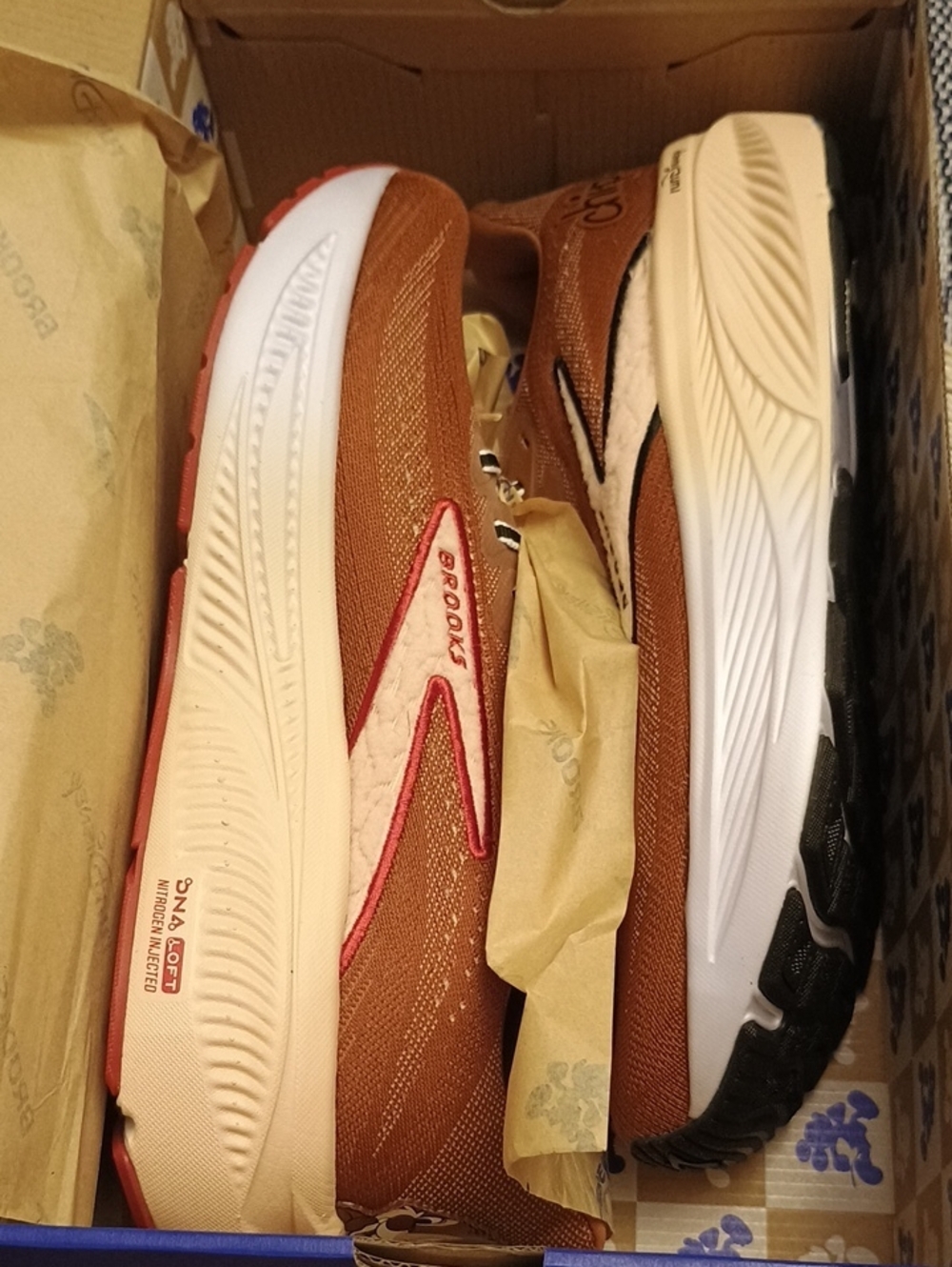 New Brooks Run Disney Men's Chip And Dale Ghost 17 Running Shoes Sneakers